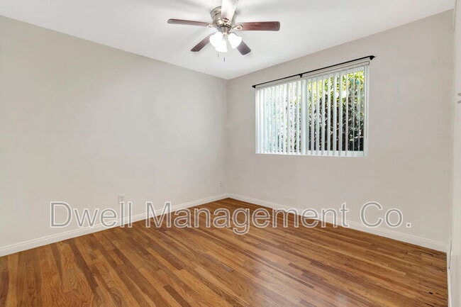 Building Photo - 8451 La Mesa Blvd