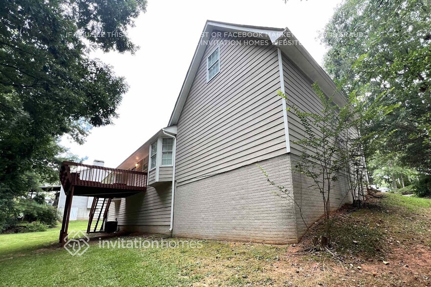 Building Photo - 352 McKenzie Dr