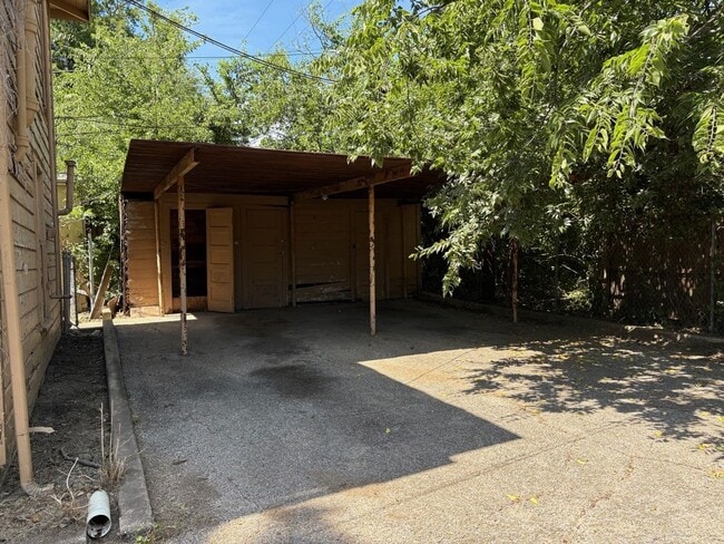 Building Photo - 1516 N 5th St