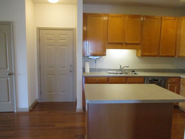 Building Photo - Beautiful 2 bedroom, 2 bath condo for rent!