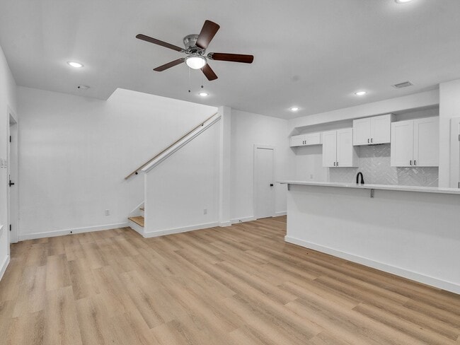 Building Photo - Brand New 3 Bed / 2.5 Bath Duplex Move-In Ready!