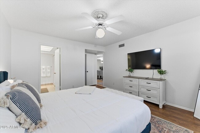 Building Photo - 516 N Hobson Plaza