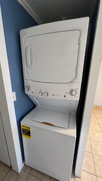 Building Photo - 2451 Gervais St