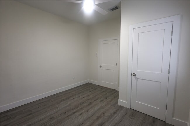 Building Photo - 602 Higgins St