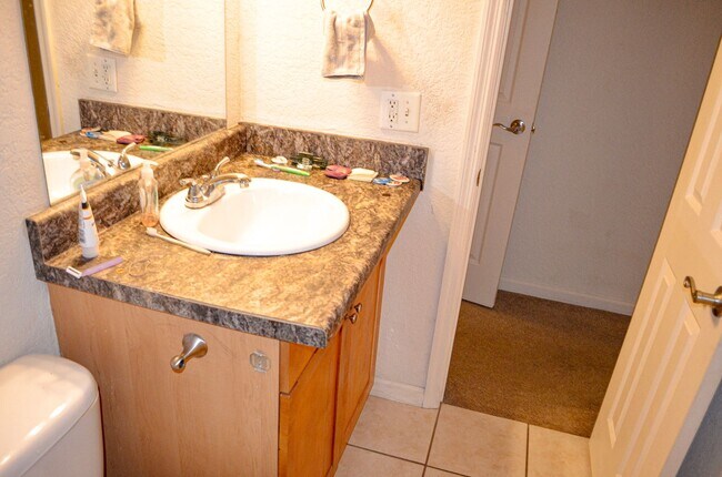 Building Photo - Three bedroom Two bath condo in Creeks Edge