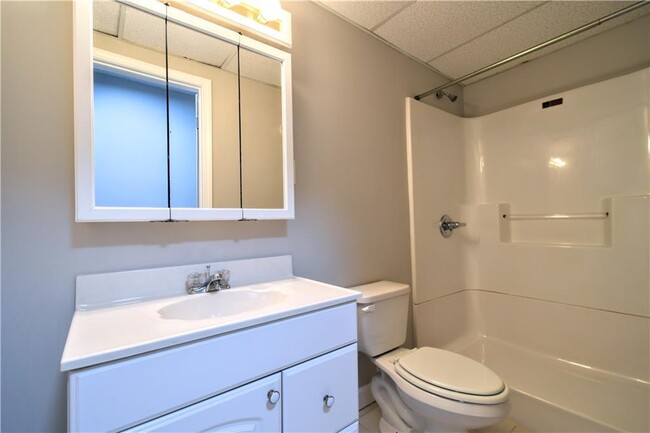Building Photo - 340 Avebury Ct