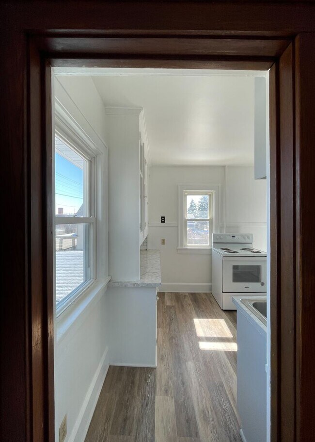 Building Photo - 1605 Yout St