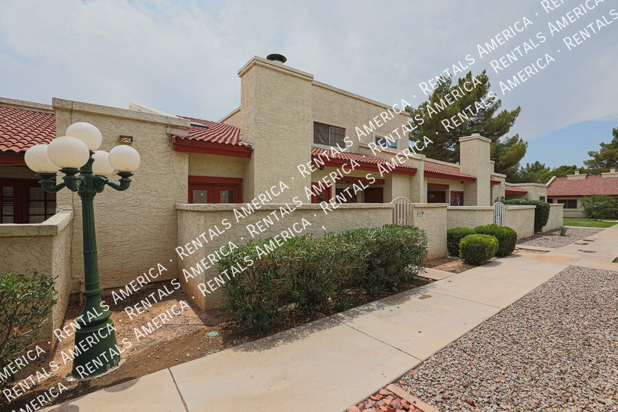 Building Photo - 633 W Southern Ave