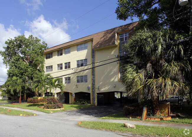 1475 NE 111th St - Biscayne Villa