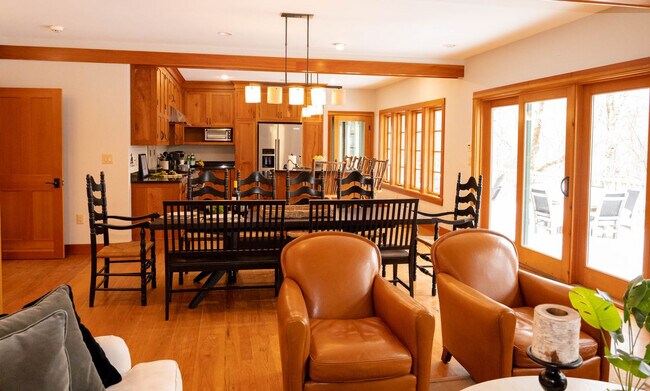 Building Photo - 28 Yellow Birch Cir