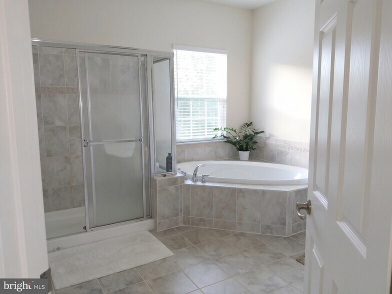 Building Photo - 4255 Talmadge Cir