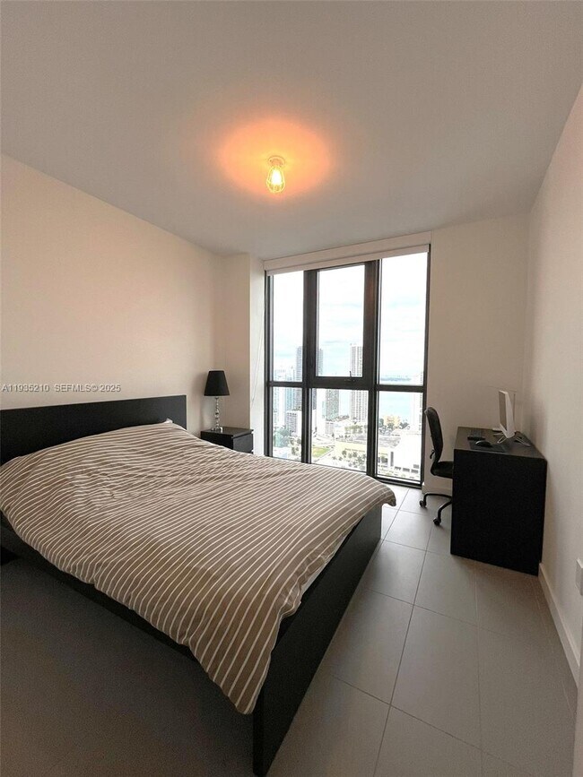 Building Photo - 1600 NE 1st Ave