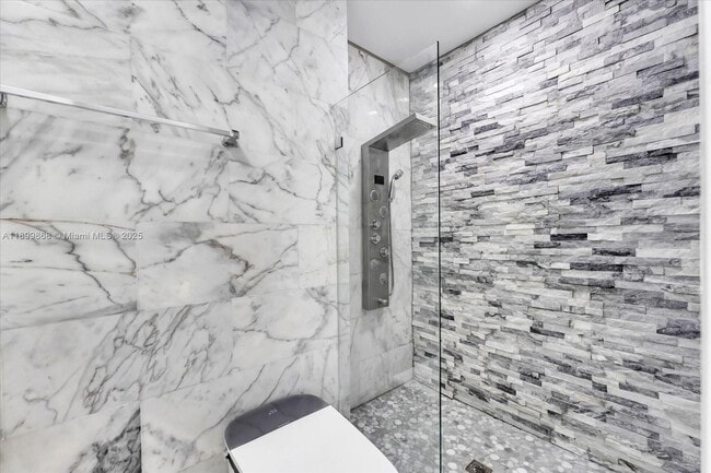 Building Photo - 125 NE 107th St