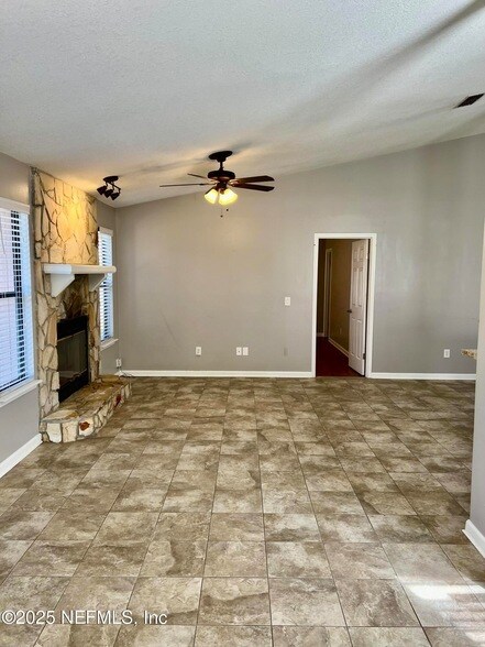 Building Photo - 7820 Collins Ridge Blvd E