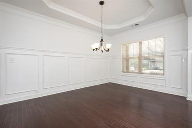 Building Photo - Stunning 4/3 Available Now!