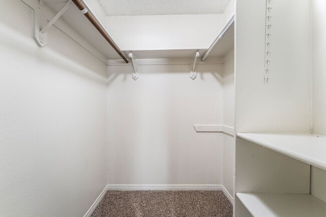 Building Photo - 2 Bedroom, 2 Bathroom Condo unit in a Gate...