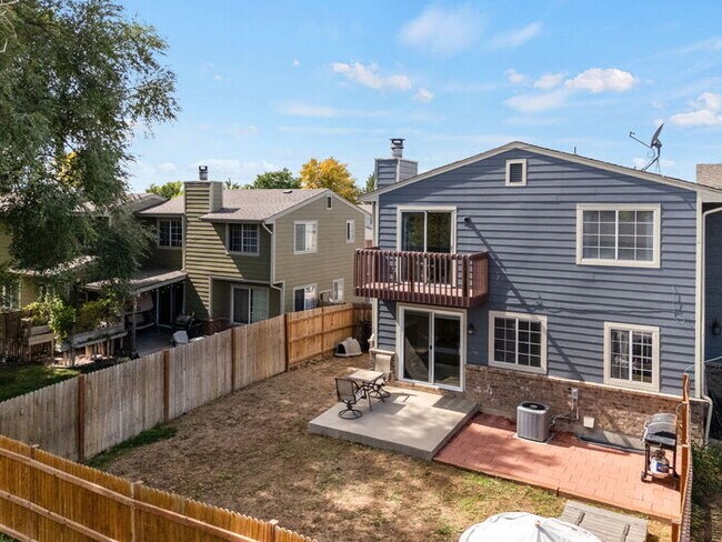 Building Photo - Clean, Bright 3 Bedroom with large yard an...