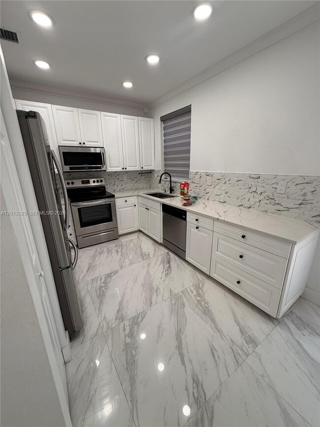 Building Photo - 721 NW 170th Terrace