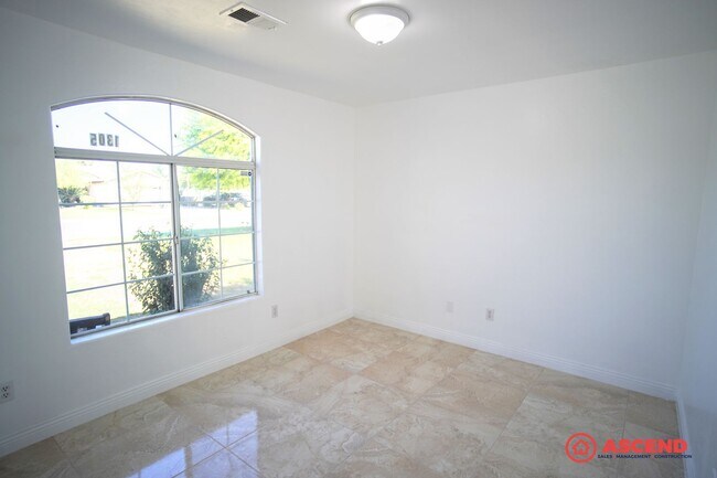 Building Photo - Darling Home in SW!