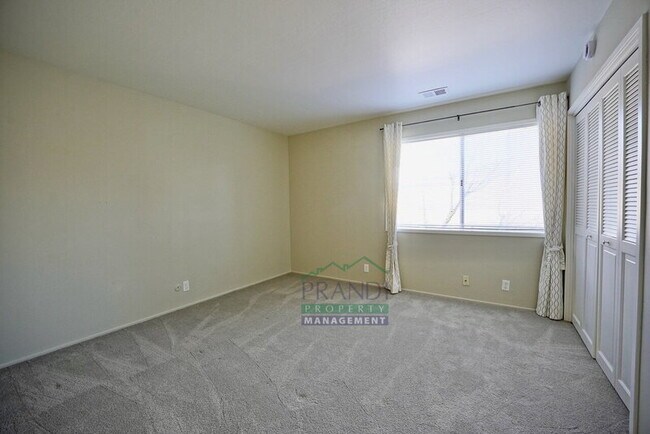 Building Photo - 575 Larkspur Plaza Dr