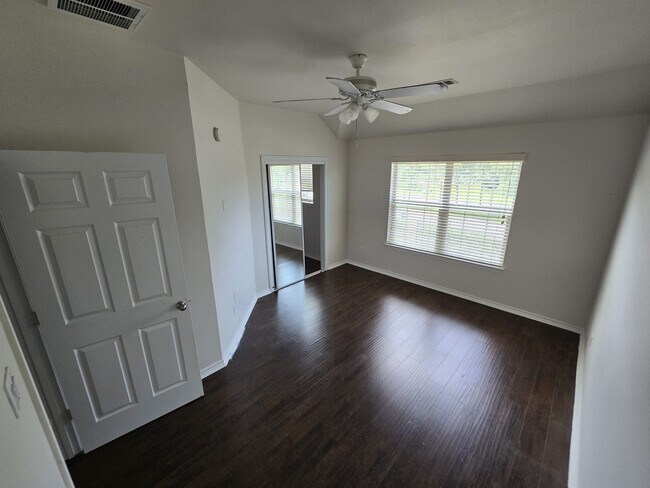 Building Photo - 16020 Fountainview Dr