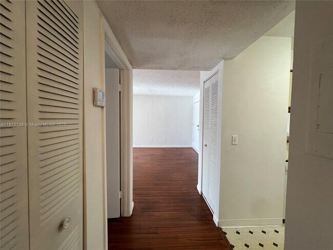 Building Photo - 1255 SW 46th Ave