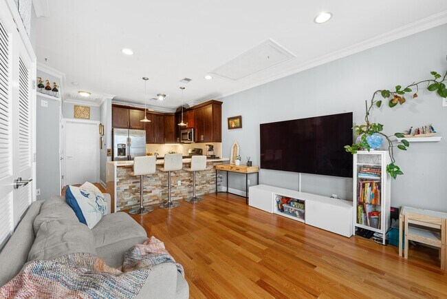 Building Photo - 165 Thorne St