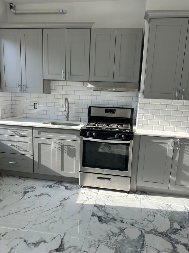 Building Photo - 630 E 26th St