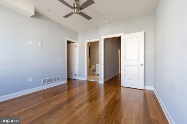 Building Photo - 153 Levering St