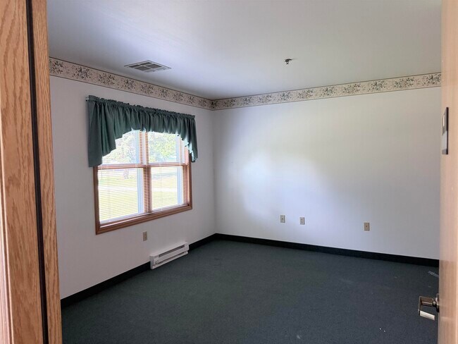 Building Photo - 161 Goehl Rd