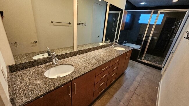 Building Photo - 2301 Camden Dr