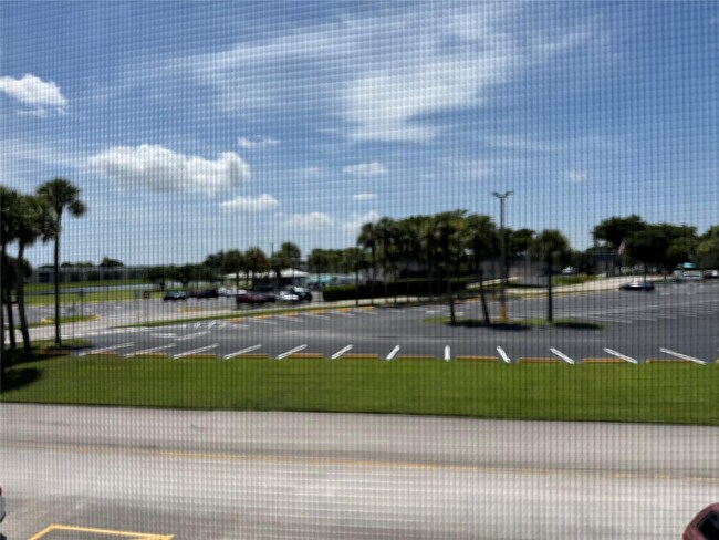 Building Photo - 768 Normandy Ln