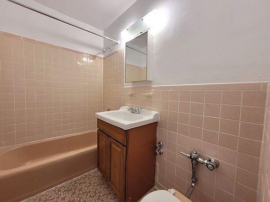 Building Photo - 1 bedroom in BRONX NY 10458