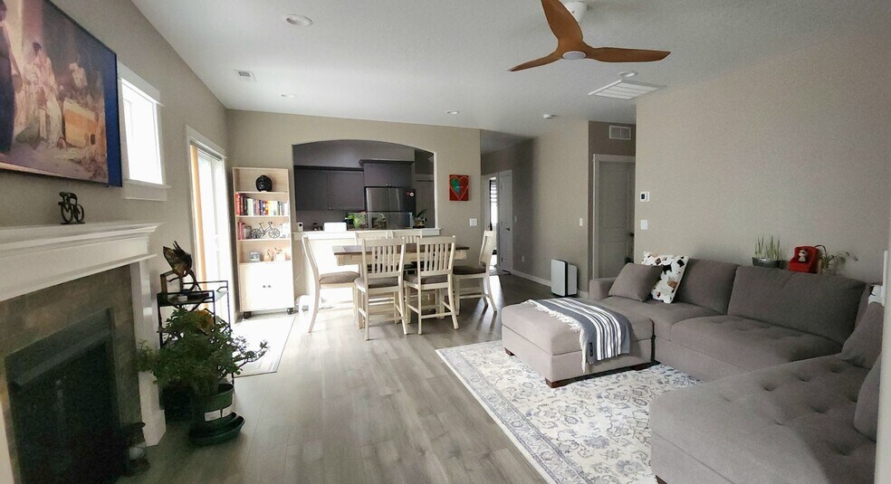 Building Photo - 3415 S Garibaldi Pl