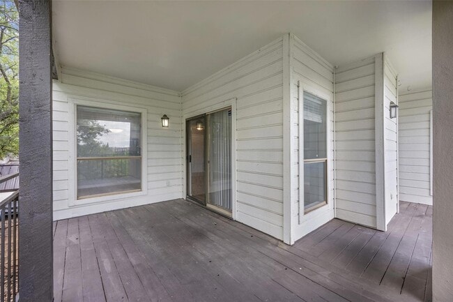 Building Photo - 6000 Shepherd Mountain Cove