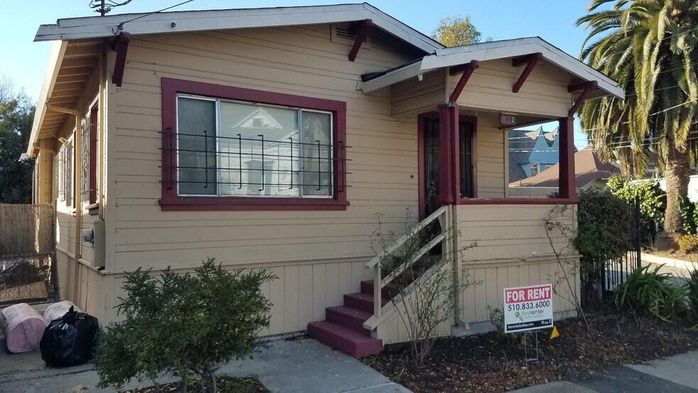 Building Photo - Ashby BART accessible vintage Berkeley home. Huge backyard!