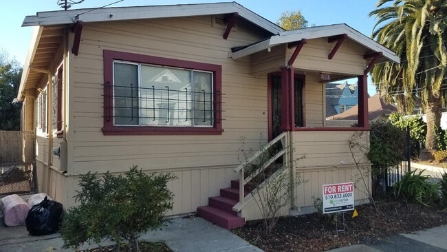 Building Photo - Classic Berkeley living with character, comfort, and a prime central location