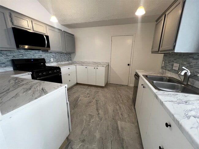 Building Photo - 7019 Haven Creek Dr