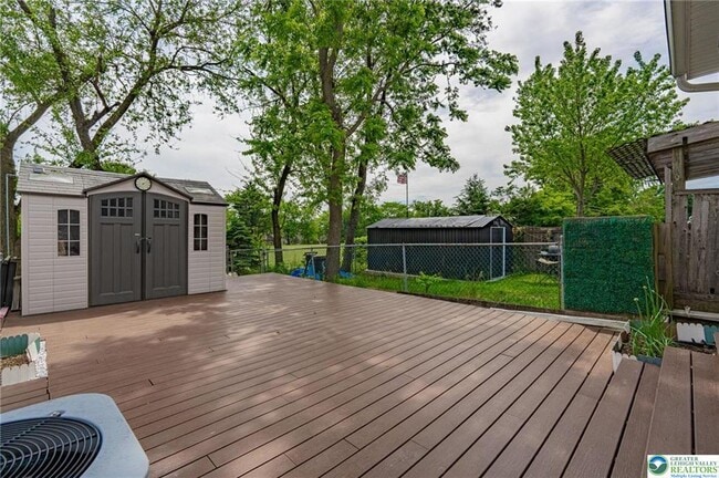 Building Photo - 5650 Greens Dr