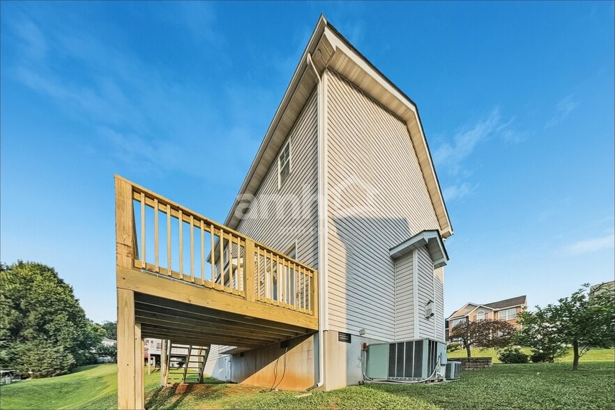 Building Photo - 5705 Parasol Ln