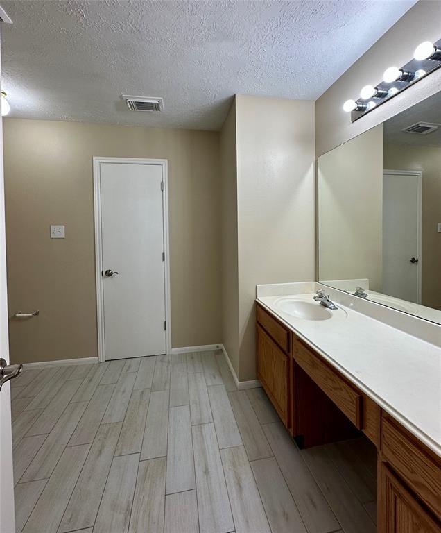 Building Photo - 16402 Tudor Point Ct