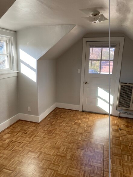 Building Photo - 5425 Webster St
