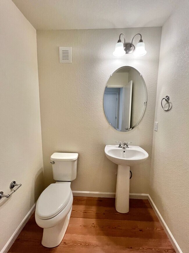 Building Photo - STUNNING 3 bed 2.5 bath new build home in Fort Collins!