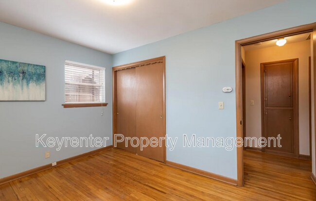 Building Photo - 1055 N Cedar Ave
