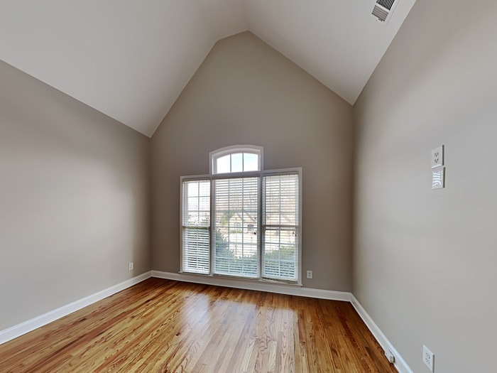 Building Photo - 1350 Lamont Cir