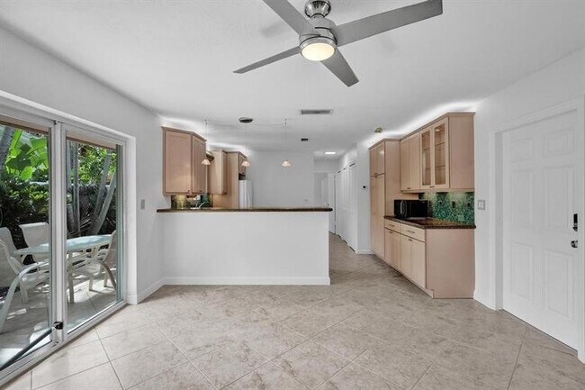 Building Photo - 1418 NE 56th Ct