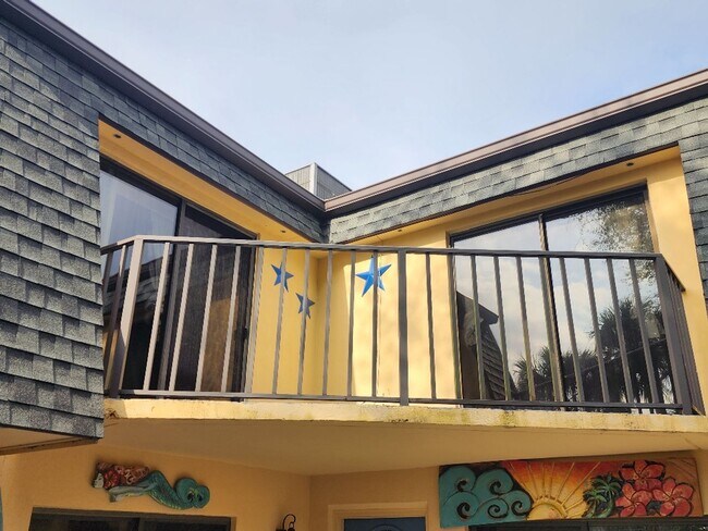 Building Photo - Charming Townhome in Cedar Dunes