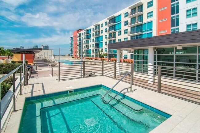 Building Photo - 1120 E Kennedy Blvd