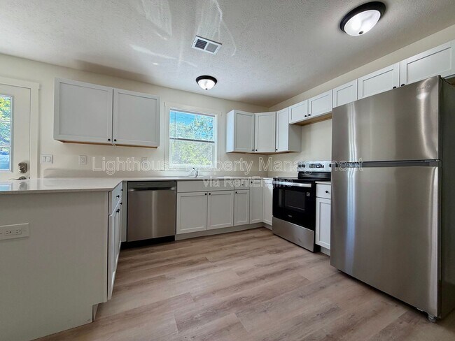 Building Photo - 313 Orchard Ave