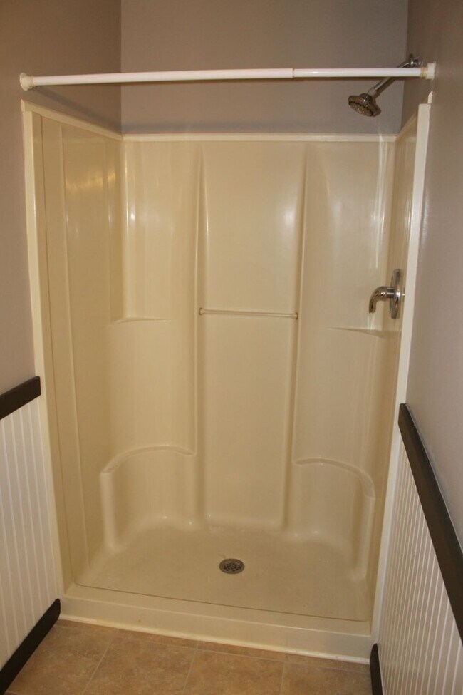 Building Photo - 2 bed 2 bath condo